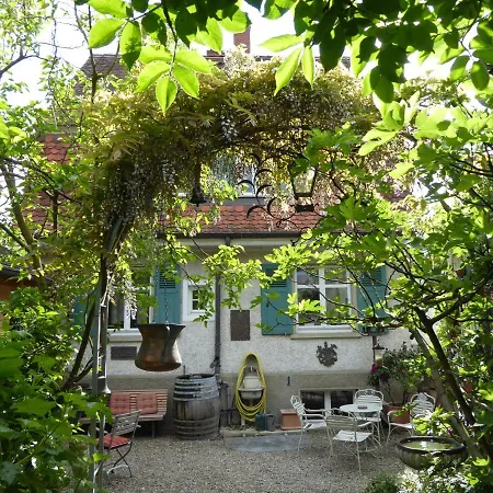 Zur Rose Guest house
